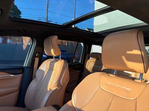Used 2022 Jeep Grand Cherokee Summit AWD/4WD image 12