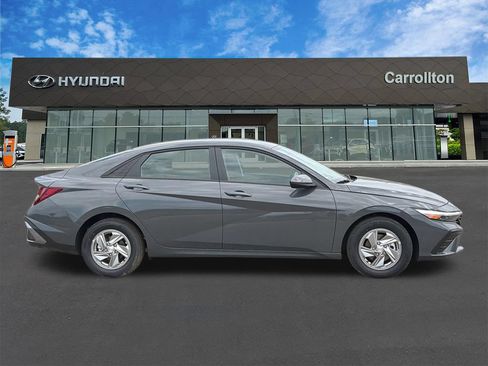 New 2026 Hyundai Elantra SE FWD image 5