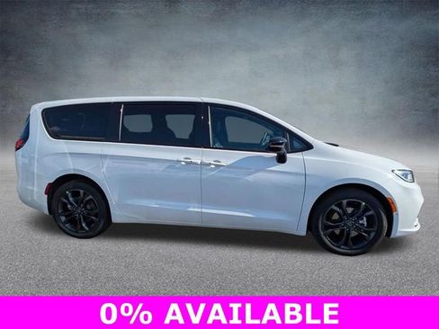 New 2026 Chrysler Pacifica Select FWD image 3