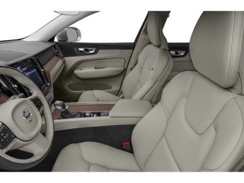 Used 2021 Volvo XC60 T5 Momentum image 9