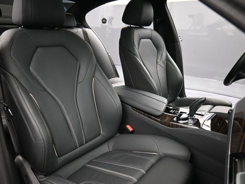 Used 2023 BMW 540i xDrive w/ Executive Package image 21