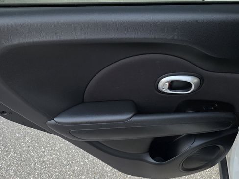 Used 2015 Kia Soul image 11