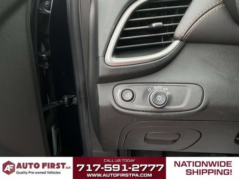 Used 2022 Chevrolet Trax LT w/ LT Convenience Package AWD/4WD image 24