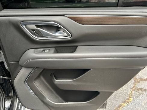 Used 2023 GMC Yukon SLE RWD image 18