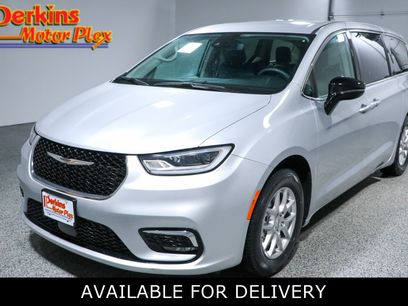 Used 2024 Chrysler Pacifica Touring-L
