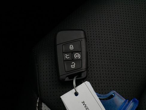 Used 2023 Volkswagen Taos SEL AWD/4WD image 32