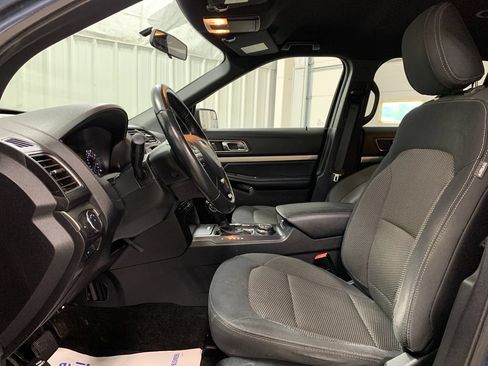 Used 2018 Ford Explorer XLT AWD/4WD image 17