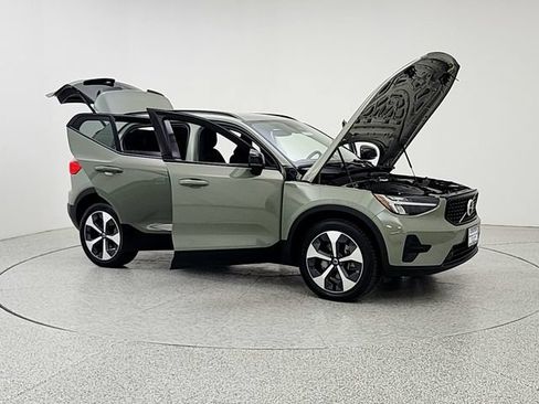 Certified 2024 Volvo XC40 B5 Core AWD/4WD image 10