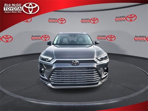 Used 2025 Toyota Grand Highlander Limited image 3