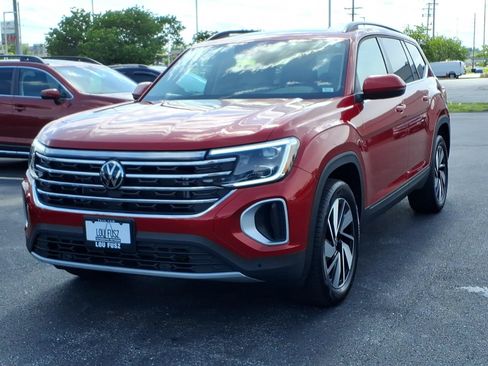 Used 2025 Volkswagen Atlas SE FWD image 2
