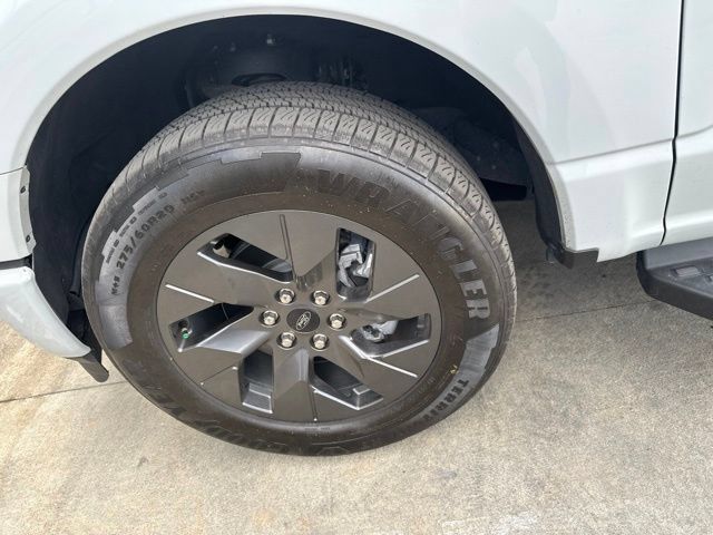 Used 2023 Ford F150 Lightning Lariat AWD/4WD image 17