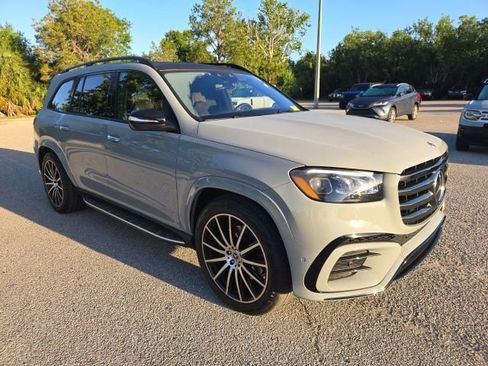 Used 2025 Mercedes-Benz GLS 580 4MATIC image 7