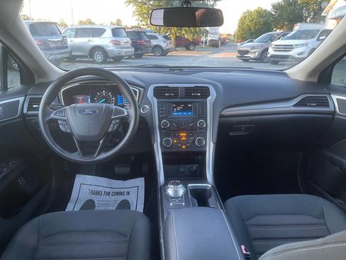 Used 2018 Ford Fusion SE FWD image 22