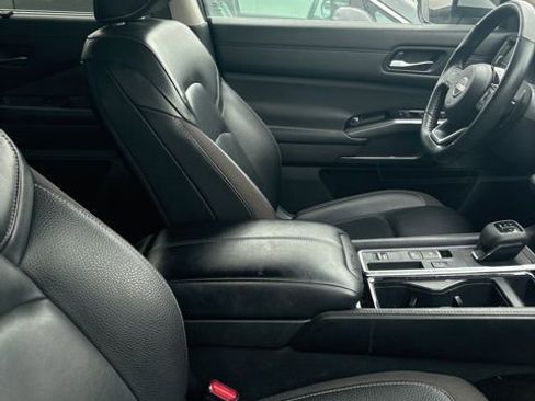 Used 2023 Nissan Pathfinder SL image 13