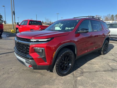 Used 2025 Chevrolet Traverse Z71 w/ Enhanced Driving Package image 7