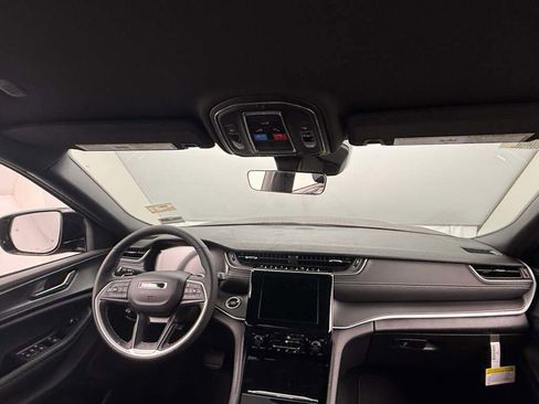 New 2025 Jeep Grand Cherokee Altitude image 20