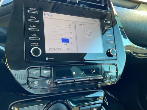 Used 2021 Toyota Prius LE image 28