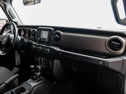 Used 2018 Jeep Wrangler Unlimited Sport S AWD/4WD image 12