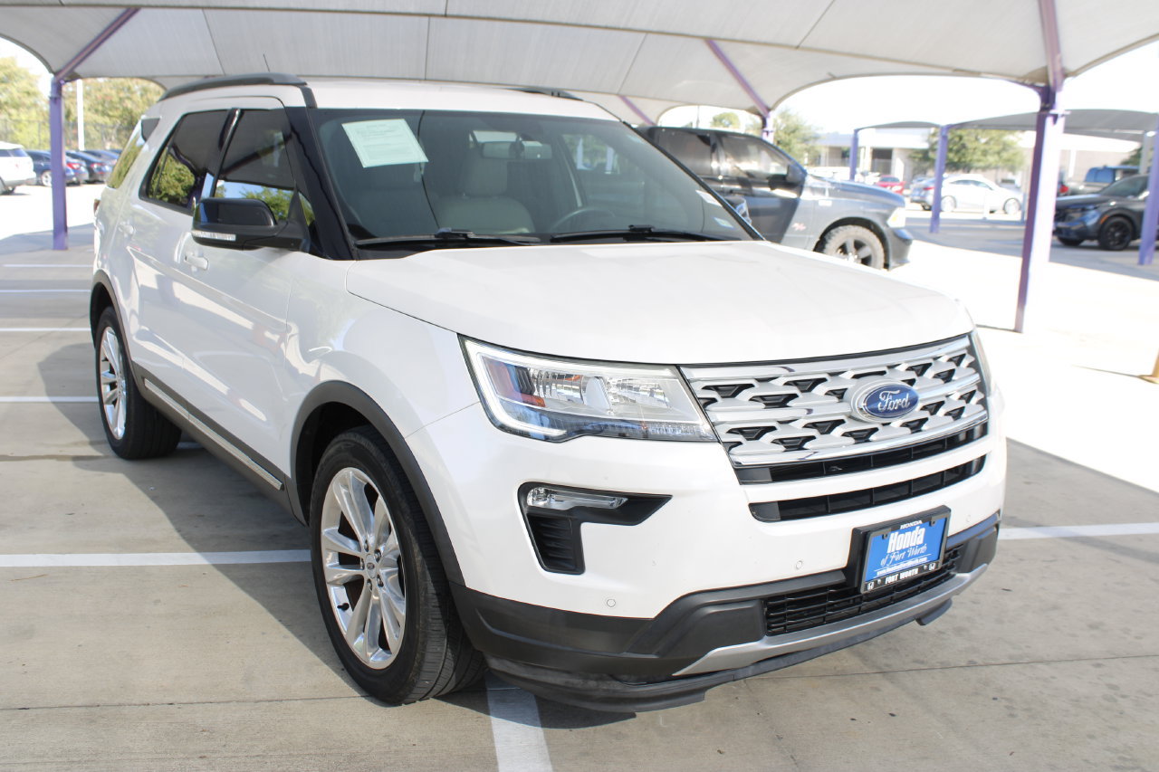 Used 2018 Ford Explorer XLT w/ Equipment Group 202A FWD image 9