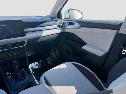 Used 2025 Volkswagen Taos SE image 23