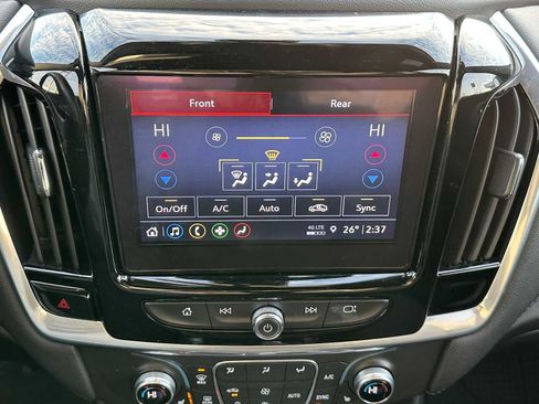Used 2022 Chevrolet Traverse LT image 28