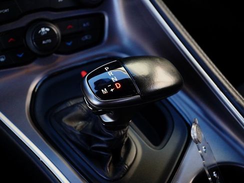 Used 2019 Dodge Challenger SXT RWD image 18