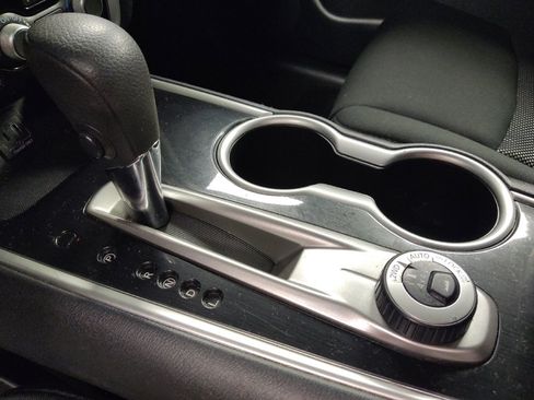 Used 2020 Nissan Pathfinder S image 26