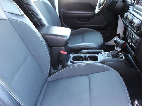 Used 2020 Jeep Wrangler Unlimited Sport image 3