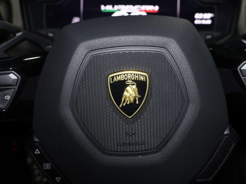 Used 2021 Lamborghini Huracan EVO image 21