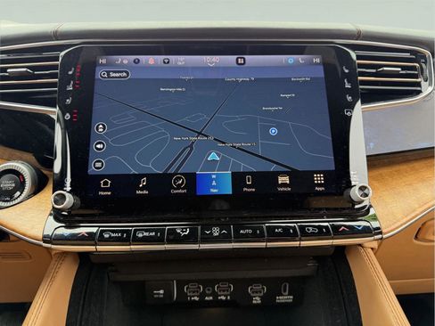 Used 2022 Jeep Grand Wagoneer Series III w/ Rear Seat Video Group 1 image 18