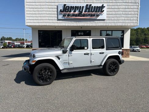 Used 2022 Jeep Wrangler Unlimited Sahara AWD/4WD image 1