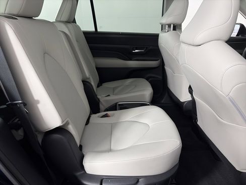 Used 2025 Toyota Grand Highlander FWD image 29