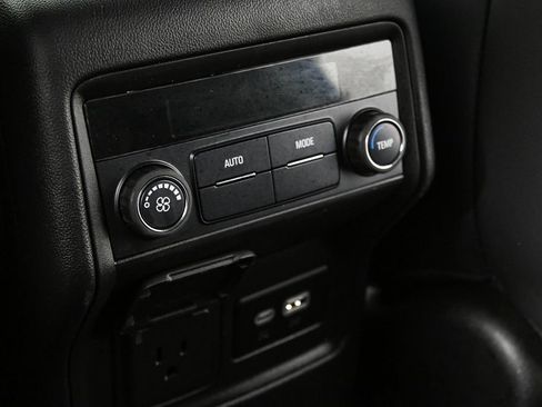 Used 2023 GMC Acadia SLT image 18