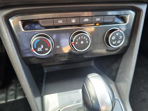 Used 2018 Volkswagen Tiguan S image 17