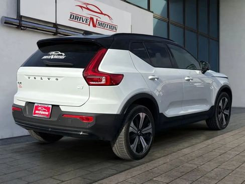 Used 2023 Volvo XC40 Recharge Plus image 4
