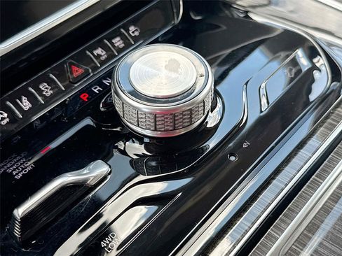 Used 2022 Jeep Wagoneer Series III w/ Flexible Seating Group image 17