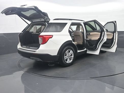 Used 2022 Ford Explorer XLT w/ Equipment Group 202A RWD image 40