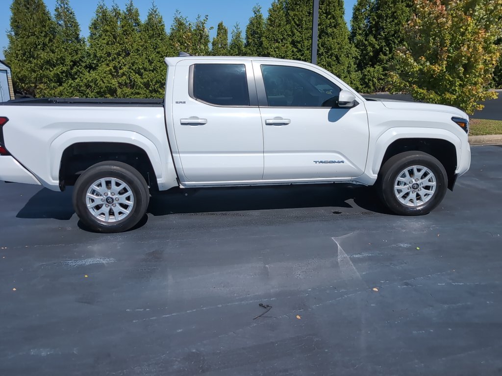 Used 2024 Toyota Tacoma SR5 AWD/4WD image 7