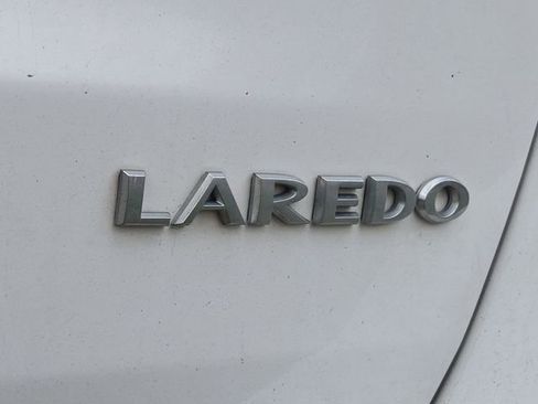 Used 2018 Jeep Grand Cherokee Laredo image 5