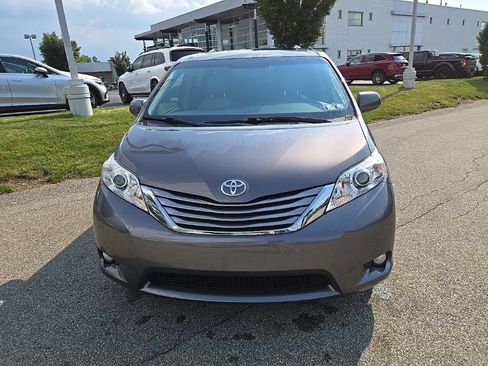 Used 2017 Toyota Sienna XLE Premium AWD/4WD image 11