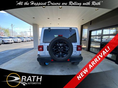 Used 2023 Jeep Wrangler Sahara image 7