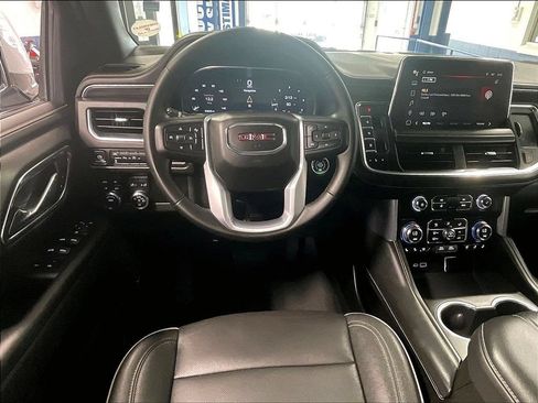 Used 2023 GMC Yukon XL SLT AWD/4WD image 18