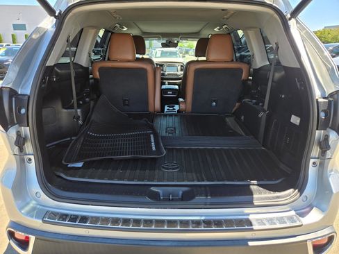 Used 2018 Toyota Highlander Limited Platinum AWD/4WD image 10