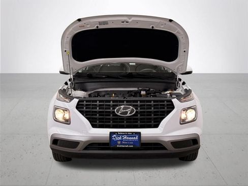 Used 2023 Hyundai Venue SE FWD image 5
