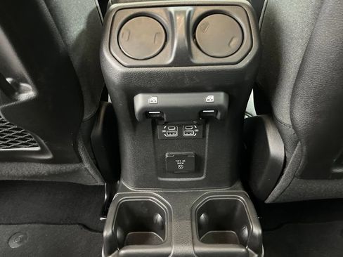 Used 2026 Jeep Wrangler Unlimited Rubicon AWD/4WD image 24