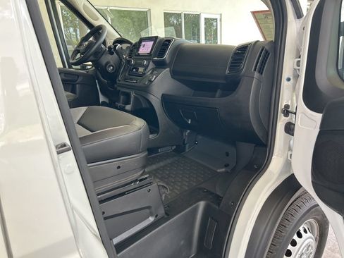 Used 2025 RAM ProMaster 2500 w/ Convenience Group FWD image 24