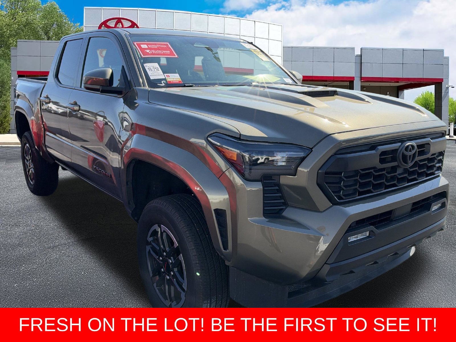 Used 2025 Toyota Tacoma TRD Sport AWD/4WD image 1