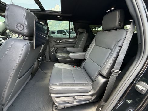 Used 2024 GMC Yukon Denali RWD image 30