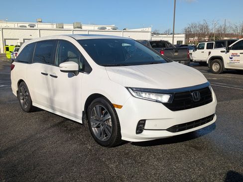 Used 2023 Honda Odyssey Touring image 2