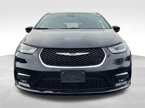 Used 2024 Chrysler Pacifica Touring-L image 9